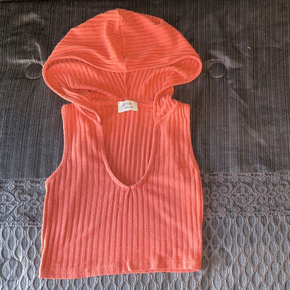 Black Bead Coral Sleeveless Hooded Top